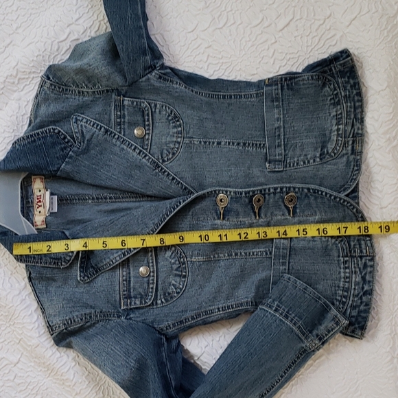 YMI Junior Denim blazer Medium wash. Size Medium - Picture 14 of 16
